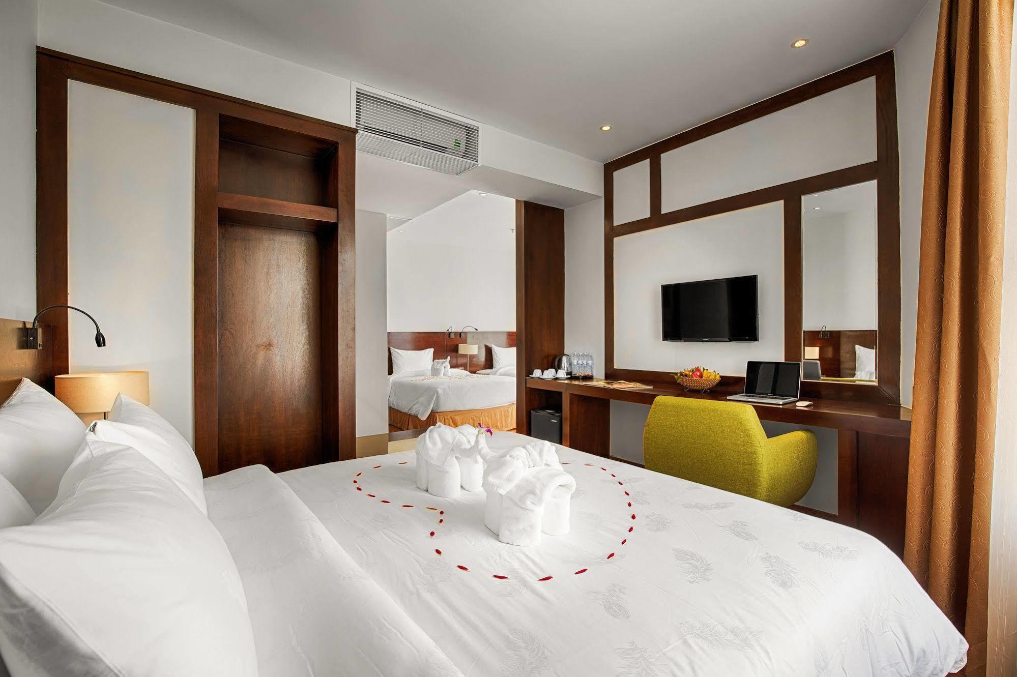 Sofia Suite Hotel Danang Da Nang Exterior foto