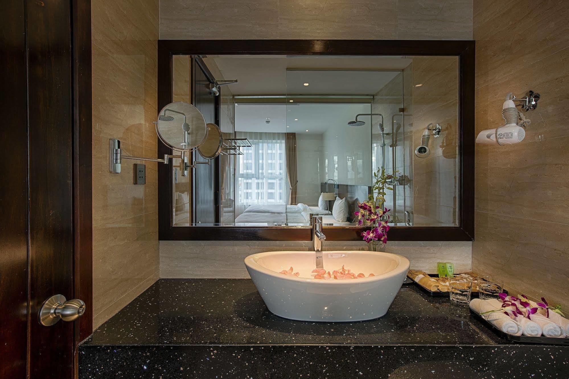 Sofia Suite Hotel Danang Da Nang Exterior foto