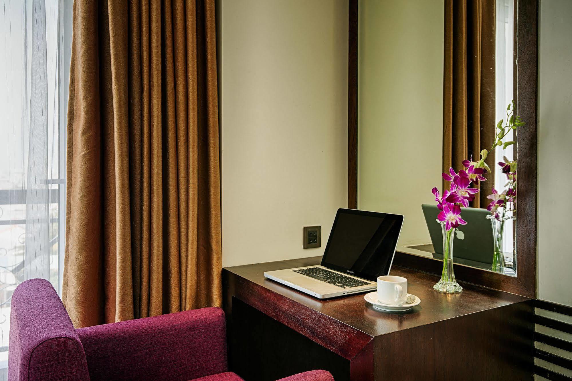 Sofia Suite Hotel Danang Da Nang Exterior foto
